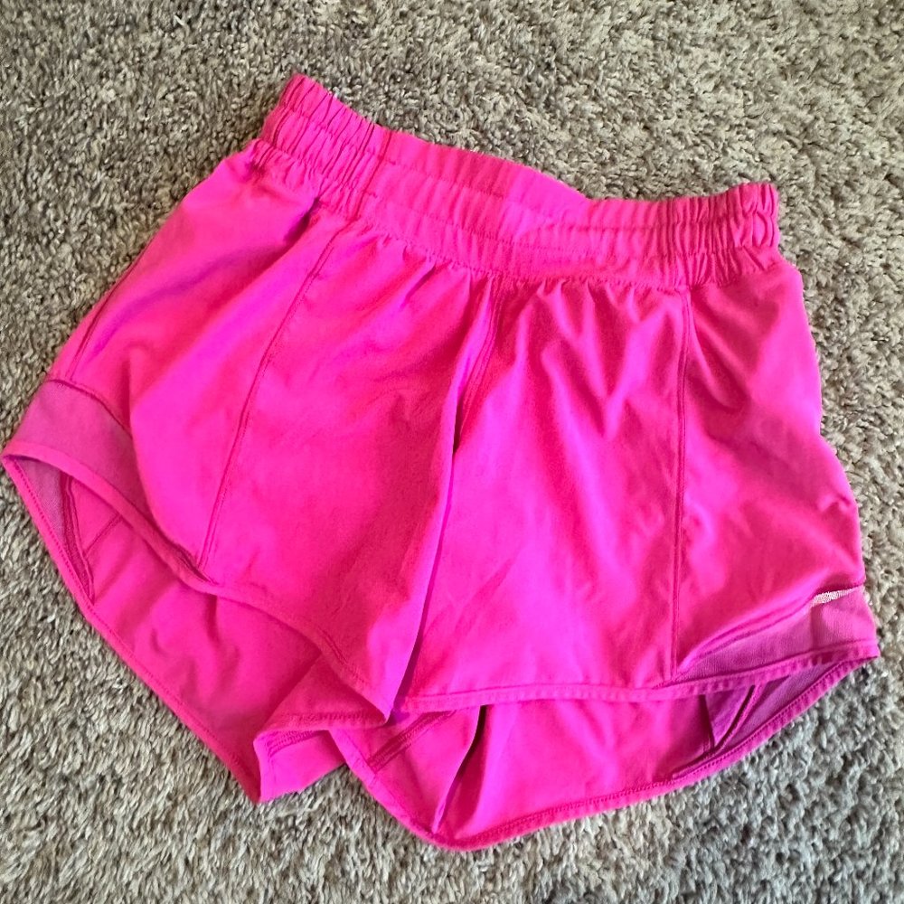 Lululemon Hotty Hot Shorts Low Rise 4"